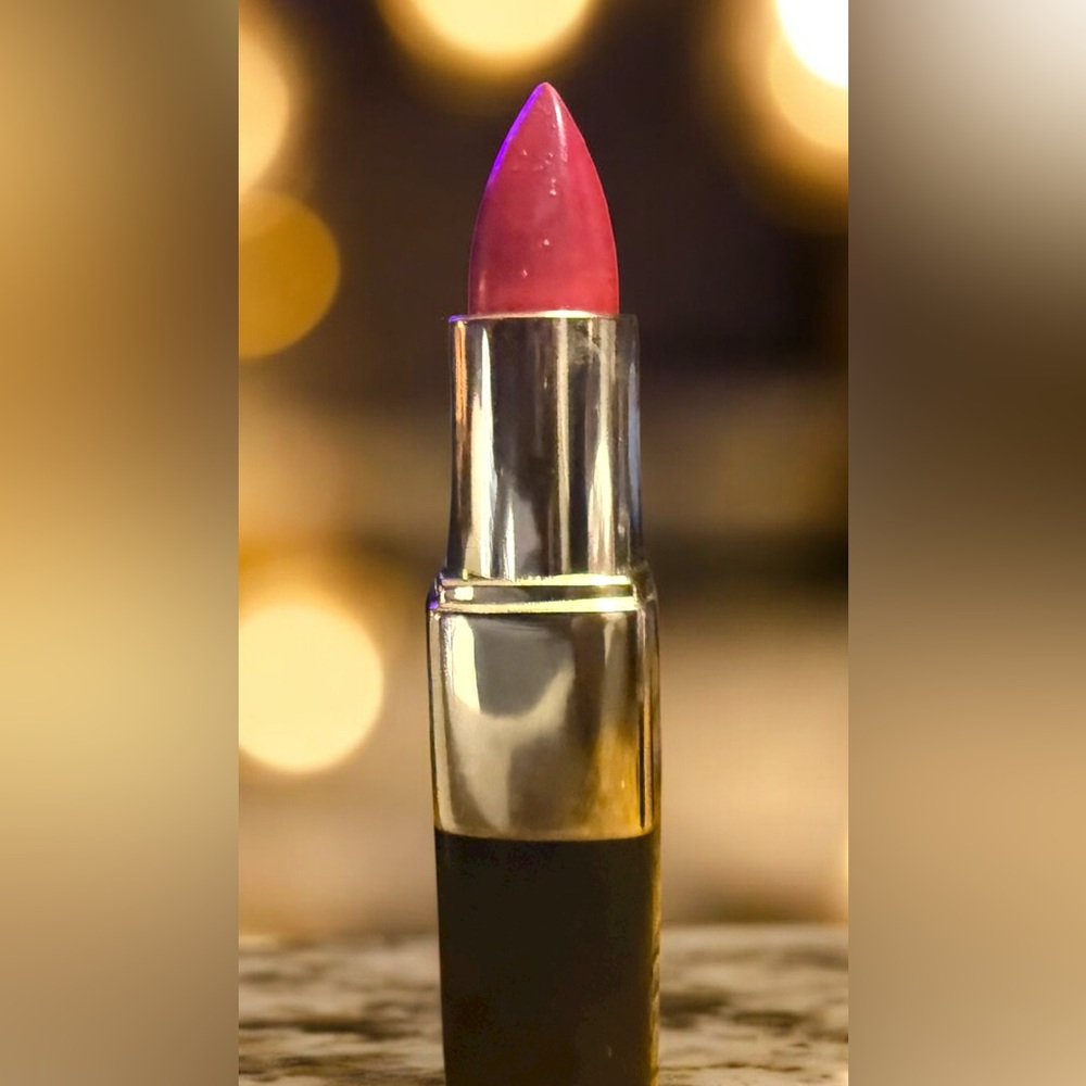 VIVIANE WOODARD LIPSTICK
#216 WILDBERRY ~NEW